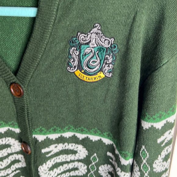 Hot Topic Harry Potter Slytherin Fair Isle Cardigan Sweater Size Medium - Picture 3 of 6